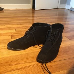 Aerosols suede booties